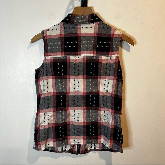 Women’s | Fashion Bug American Themed Full-Zip Sleeveless Blouse | Small - Picture 5 of 7